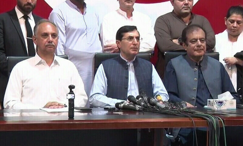 عمر ایوب نے کہا تین روز سے مری میں کھچڑی پک رہی تھی، آج ترجمان نے نیت بتا دی &mdash; فوٹو: ڈان نیوز