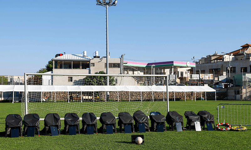 گولان ہائٹس کا وہ فٹبال کا میدان جہاں حملہ کیا گیا تھا&mdash; فوٹو: اے ایف پی