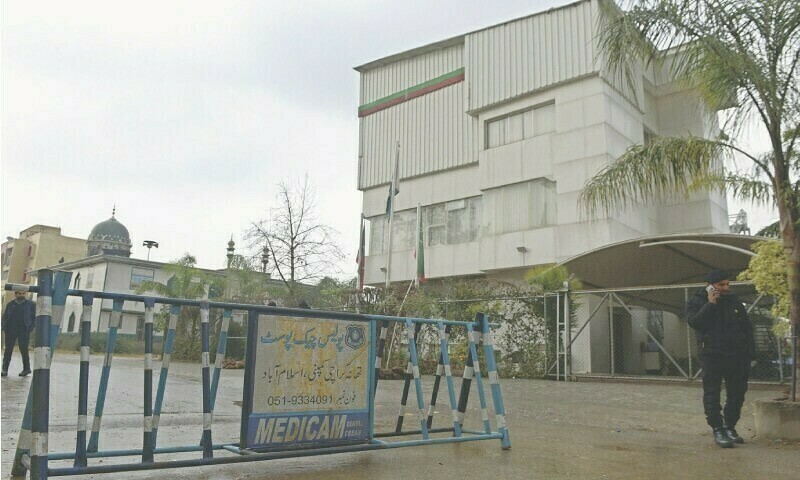 جسٹس ثمن رفعت امتیاز نے 13 صفحات پر مشتمل تحریری فیصلہ جاری کیا &mdash; فائل فوٹو: ڈان