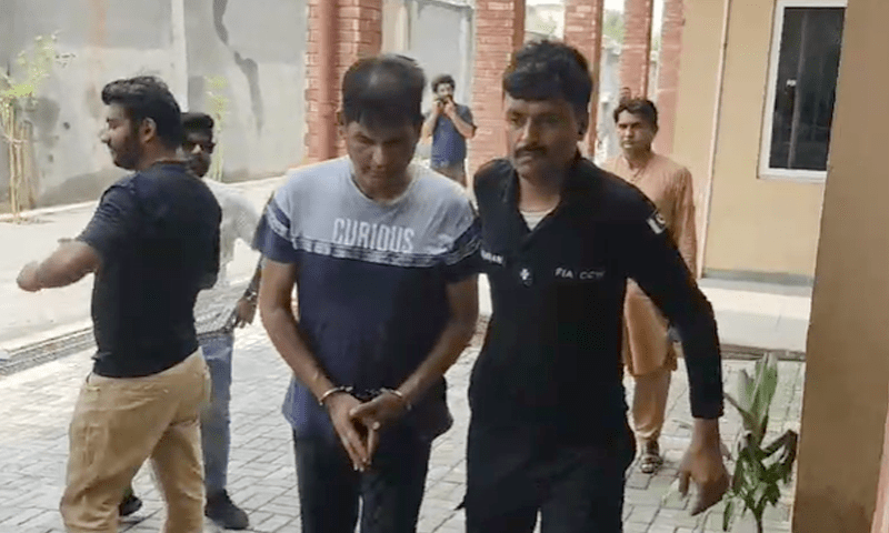 &mdash; فوٹو: عمر مہتاب