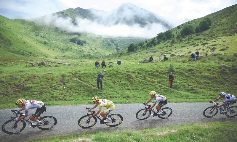 UAE Team Emirates rider Tadej Pogacar of Slovenia wearing the overall leader’s yellow jersey cycles along with other contestants in the descent of Col du Tourmalet during the 14th stage of the Tour de France, a 151.9km distance from Pau and Saint-Lary-Soulan Pla d’Adet in the Pyrenees mountains, on Saturday.—AFP UAE Team Emirates rider Tadej Pogacar of Slovenia wearing the overall leader’s yellow jersey cycles along with other contestants in the descent of Col du Tourmalet during the 14th stage of the Tour de France, a 151.9km distance from Pau and Saint-Lary-Soulan Pla d’Adet in the Pyrenees mountains, on Saturday.—AFP