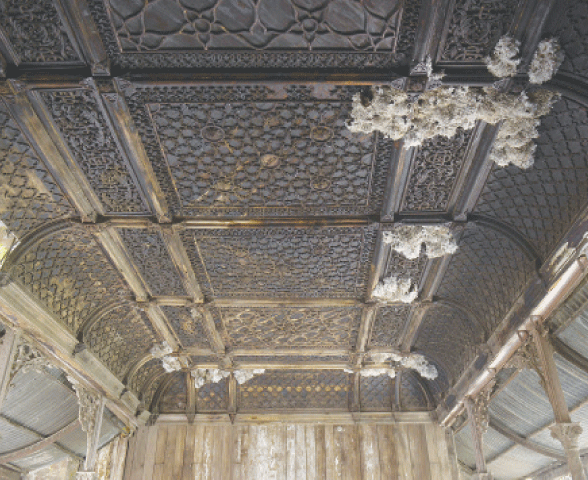Kashmiri woodwork still visible on the ceiling of the central balcony that connects the two portions of the Haveli.