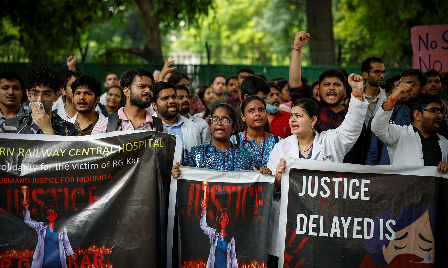 FILE PHOTO: FILE PHOTO: Doctors shout slogans during a protest demanding justice following the rape and murder of a trainee medic at a hospital in Kolkata, in New Delhi, India, August 19, 2024. REUTERS/Adnan Abidi/File Photo/File Photo