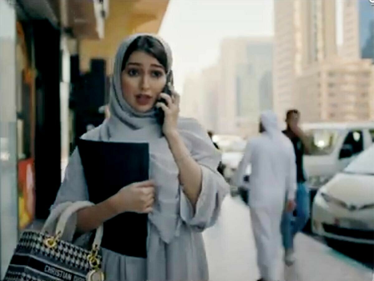 ویب سیریز ابواب کی تازہ قسط &rsquo;آدھاری&lsquo; رہائشیوں کو آن لائن بھتہ خوری کے نتائج کے بارے میں آگاہ کرتی ہے
&mdash;فوٹو: بشکریہ گلف نیوز