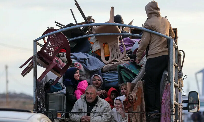 نیٹزاریم کوریڈور سے اسرائیلی انخلا کے بعد فلسطینی اپنے گھروں کو واپس جارہے ہیں &mdash; فوٹو: اے ایف پی