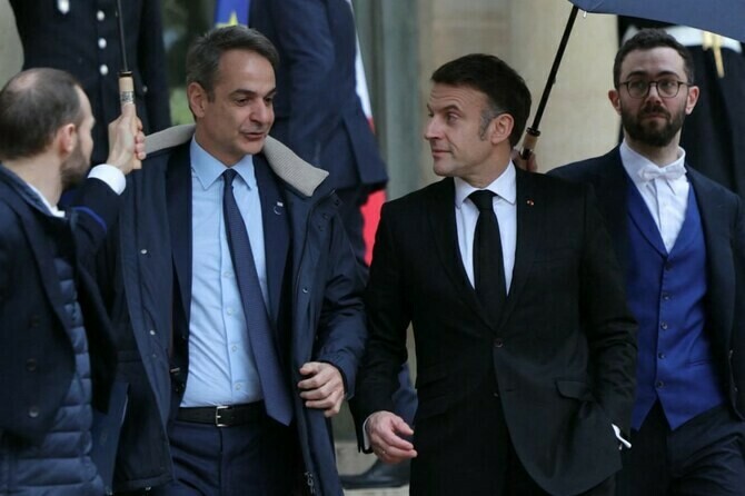 مٹسوٹاکس نے یورپ کی جانب اشارہ کرتے ہوئے کہا کہ وہ ایک دفاعی پالیسی تشکیل دے رہے ہیں
— فائل فوٹو:اے ایف پی مٹسوٹاکس نے یورپ کی جانب اشارہ کرتے ہوئے کہا کہ وہ ایک دفاعی پالیسی تشکیل دے رہے ہیں
— فائل فوٹو:اے ایف پی