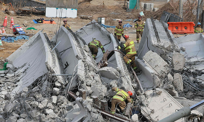 Rescuers search for missing workers after a bridge collapsed at an expressway construction site in Anseong on February 25. — AFP Rescuers search for missing workers after a bridge collapsed at an expressway construction site in Anseong on February 25. — AFP
