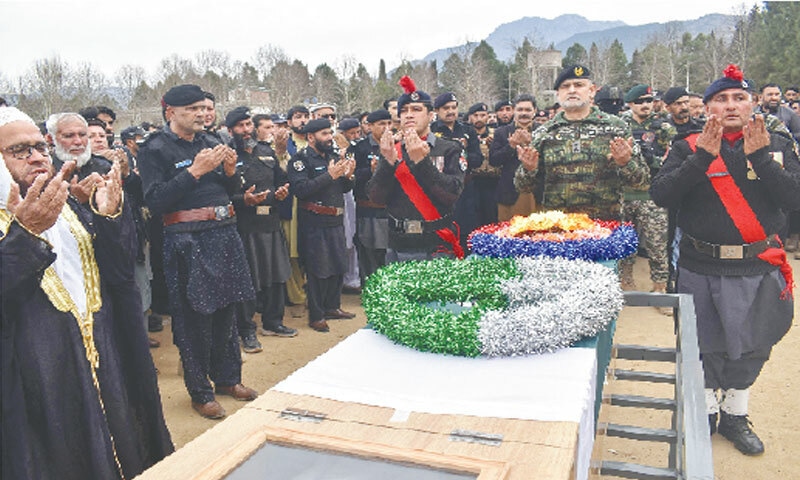 Security personnel pray during the funeral of a police officer, who was martyred on duty while escorting a poliovirus vaccination team in Bajaur. &mdash; AFP