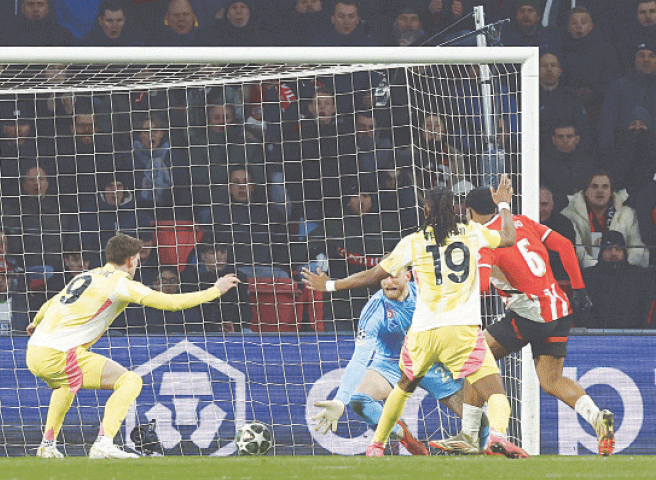 EINDHOVEN: PSV Eindhoven&rsquo;s Ryan Flamingo (R) scores against Juventus during their play-off second leg at Philips Stadion.&mdash;Reuters