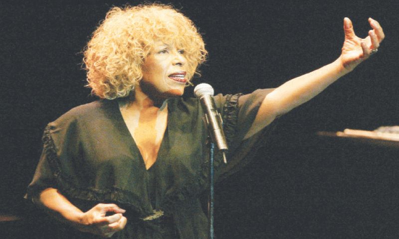 A JULY 23, 2005, file picture shows Roberta Flack singing at a festival in the Spanish northern Basque city of San Sebastian.—AFP A JULY 23, 2005, file picture shows Roberta Flack singing at a festival in the Spanish northern Basque city of San Sebastian.—AFP