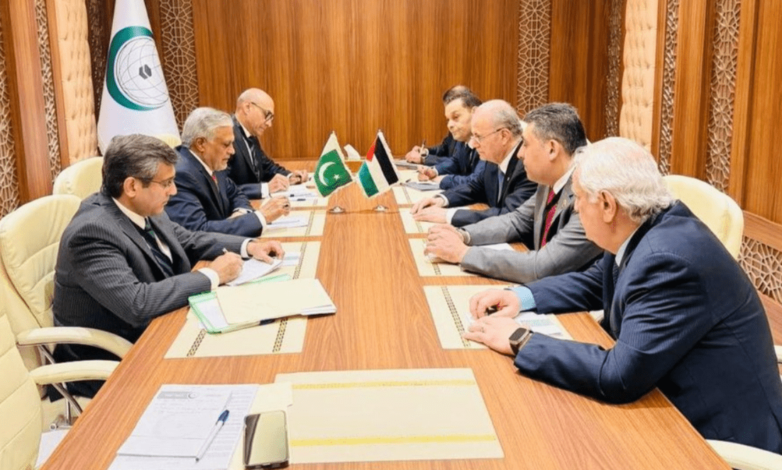  Deputy Prime Minister Ishaq Dar meets with Palestinian PM Dr Mohammed Mustafa in Jeddah. &mdash; X/ForeignOfficePk 