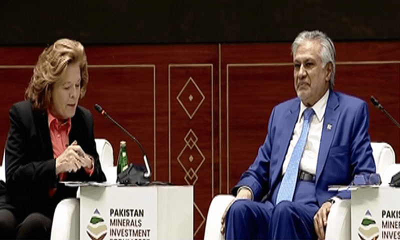 نائب وزیراعظم اسحٰق ڈار پاکستان منرلز انویسٹمنٹ فورم میں شریک ہیں — فوٹو: ڈان نیوز نائب وزیراعظم اسحٰق ڈار پاکستان منرلز انویسٹمنٹ فورم میں شریک ہیں — فوٹو: ڈان نیوز