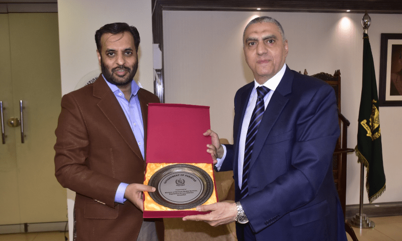 Health Minister Mustafa Kamal and Ambassador of Egypt to Pakistan Dr Ihab Mohamed Abdelhamid pose for a photo in Islamabad on April 18, 2025. — Facebook/NHSRCOfficial