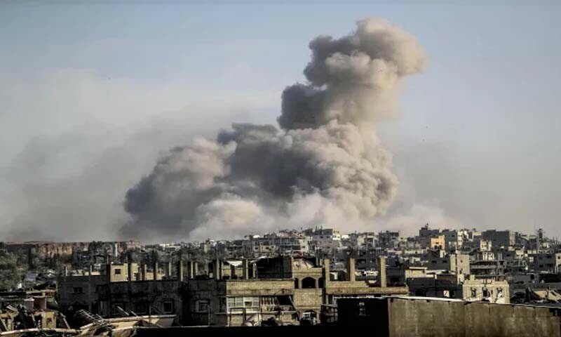 اسرائیلی آبادکاروں نے مقبوضہ مغربی کنارے کے مشرق میں فلسطینیوں کی فصلوں پر بھی حملہ کیا — فوٹو: بشکریہ انادولو اسرائیلی آبادکاروں نے مقبوضہ مغربی کنارے کے مشرق میں فلسطینیوں کی فصلوں پر بھی حملہ کیا — فوٹو: بشکریہ انادولو