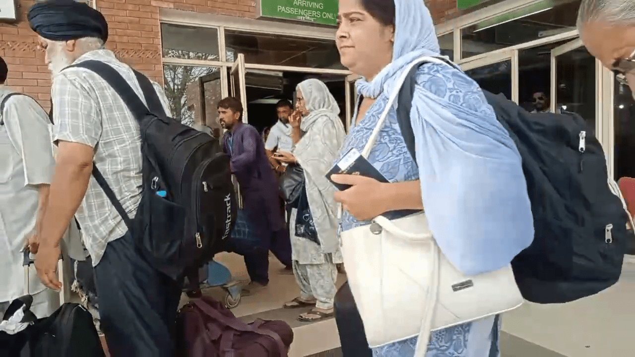 جتھہ لیڈر سردار دلجیت سنگھ نے کہا کہ حکومت پاکستان کے شکر گزار ہیں، پاکستان حقیقت میں اقلیت نواز ملک ہے — فوٹو: ڈان جتھہ لیڈر سردار دلجیت سنگھ نے کہا کہ حکومت پاکستان کے شکر گزار ہیں، پاکستان حقیقت میں اقلیت نواز ملک ہے — فوٹو: ڈان