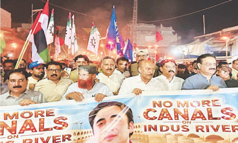 PPP Sindh president Nisar Ahmed Khuhro and other party leaders lead a rally in Larkana on Wednesday.&mdash;Photo by Saeed Memon
