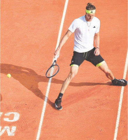 Germany’s Alexander Zverev returns a shot to Matteo Berrettini of Italy during their Monte Carlo Masters round-of-32 match at the Monte Carlo Country Club.—AFP