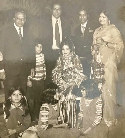 Anis and Dr Haroon's wedding in Karachi in 1974: (from left, standing) Dr Sharif &lsquo;Laali&rsquo;, Dr Muhammad Sarwar, Dr Haroon Ahmed, Zakia Sarwar; (children, from left) Uzma Ahmed, Salman, Sehba and the writer | Family archives.