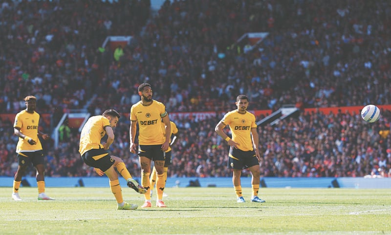 MANCHESTER: Wolverhampton Wanderers&rsquo; Pablo Sarabia scores from the free-kick during the Premier League match against Manchester United at Old Trafford on Sunday.&mdash;Reuters
