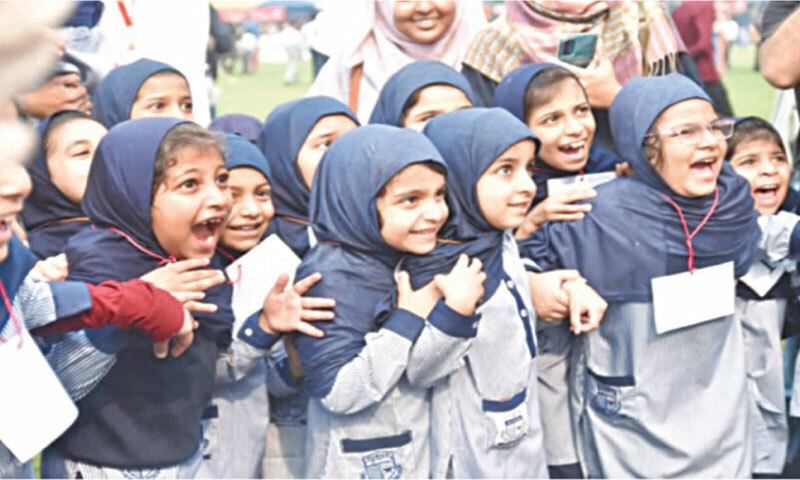 School children watch the dissection of a frog at the science festival in Lahore | KSS