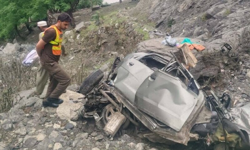 Rescue personnel at the site of a car accident in Matta Banda, Lower Kohistan on Thursday. &mdash; Rescue 1122