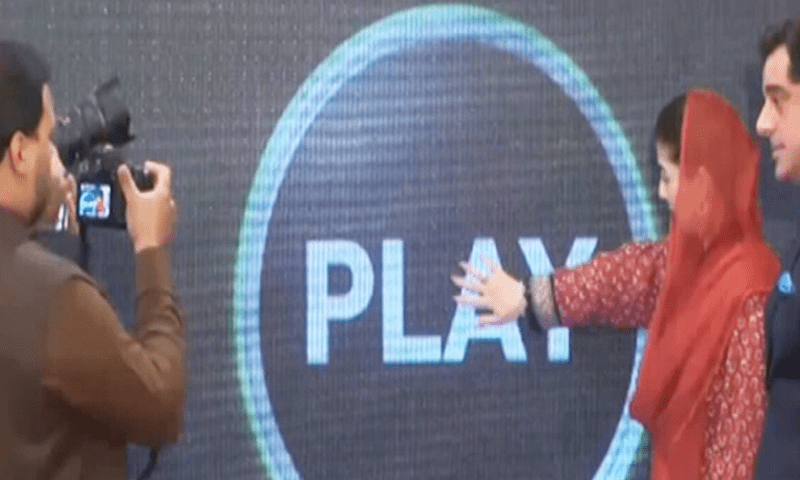 وزیر ہاؤسنگ بلال یٰسین نے بریفنگ میں بتایا کہ 33 ہزار 500 افراد کو 36 ارب روپے کا قرض دیا جائیگا — فوٹو: ڈان نیوز وزیر ہاؤسنگ بلال یٰسین نے بریفنگ میں بتایا کہ 33 ہزار 500 افراد کو 36 ارب روپے کا قرض دیا جائیگا — فوٹو: ڈان نیوز