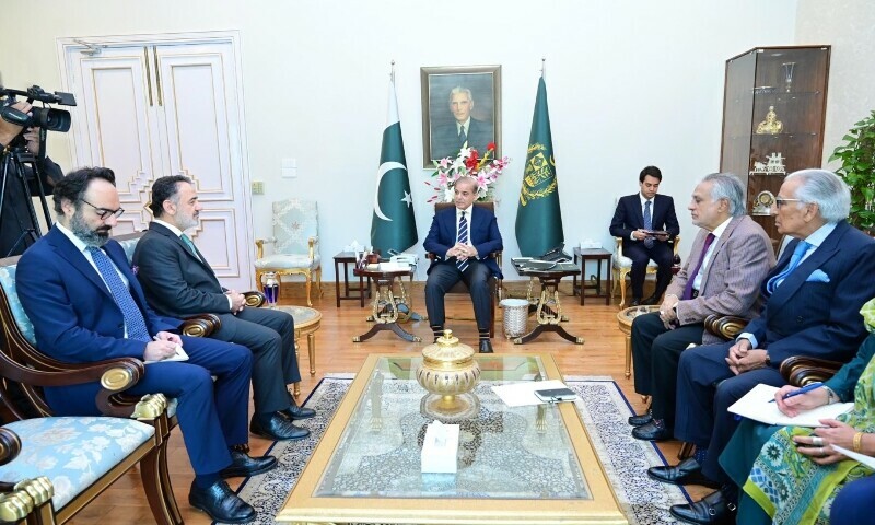 Ambassador of Turkiye to Pakistan Dr Irfan Neziroglu calls on Prime Minister Shehbaz Sharif in Islamabad on Saturday. — PID