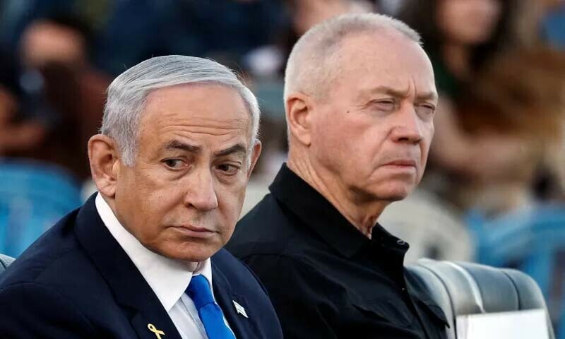 نیتن یاہو کیساتھ موجود سابق اسرائیلی وزیر دفاع کے وارنٹ گرفتاری بھی جاری کیے گئے تھے
—فائل فوٹو: رائٹرز نیتن یاہو کیساتھ موجود سابق اسرائیلی وزیر دفاع کے وارنٹ گرفتاری بھی جاری کیے گئے تھے
—فائل فوٹو: رائٹرز