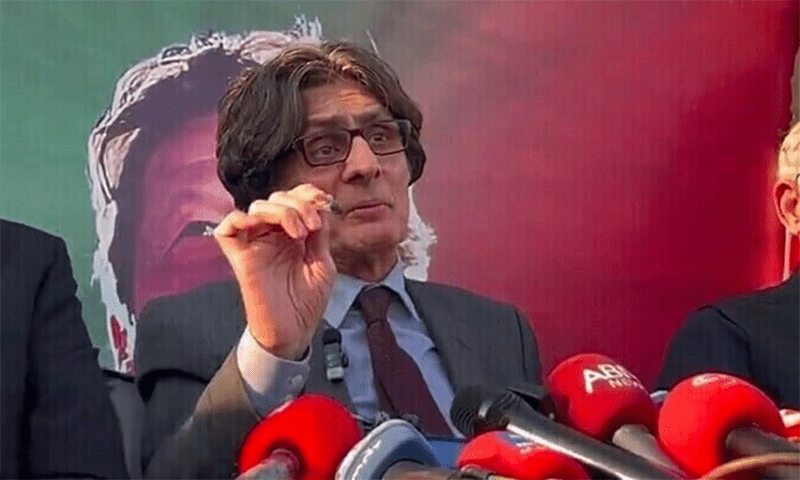 وکیل کے مطابق رؤف حسن کینسر سروائیور ہیں، چیک اپ کیلئے برطانیہ جانا ہے — فائل فوٹو: ڈان نیوز وکیل کے مطابق رؤف حسن کینسر سروائیور ہیں، چیک اپ کیلئے برطانیہ جانا ہے — فائل فوٹو: ڈان نیوز