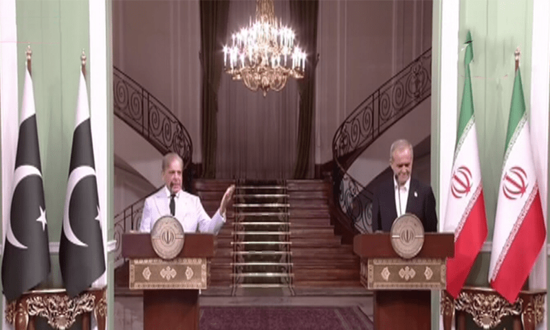 Prime Minister shehbaz Sharif and Iranian President Masoud Pezeshkian address a press conference at Saadabad Palace in Tehran, Iran on May 26. — DawnNewsTV