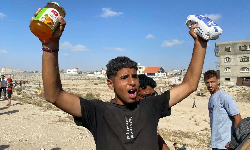 Displaced Palestinians receive food packages from a US-backed foundation pledging to distribute humanitarian aid in western Rafah in the southern Gaza Strip on May 27. — AFP