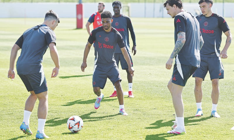 MANCHESTER: Manchester United players take part in a passing drill during a training session at the Trafford Training Centre on Wednesday.&mdash;Reuters