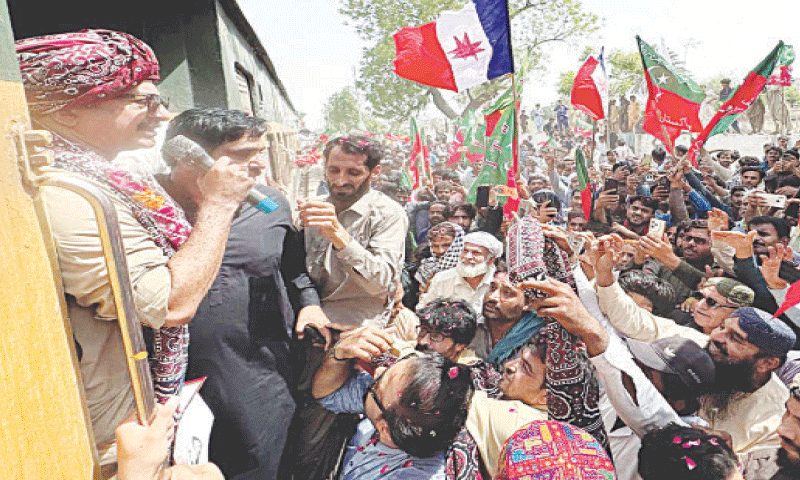 PTI Sindh President Haleem Adil Shaikh addresses the people gathered at Hyderabad railway station.&mdash;Dawn