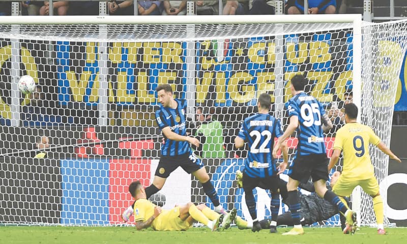 MILAN: Lazio’s Pedro (R) scores during the Serie A match against Inter Milan at San Siro.—Reuters