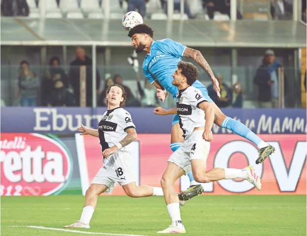  PARMA: Napoli’s Philip Billing heads the ball as Parma’s Mathias Lovik (L) and Botond Balogh looks on during their Serie A match at Stadio Ennio Tardini.—Reuters 