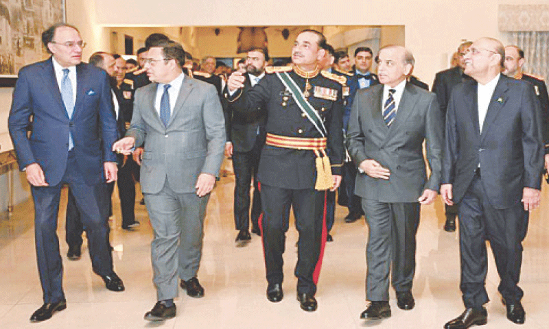 Field Marshal Syed Asim Munir accompanies President Asif Zardari, PM Shehbaz Sharif and ministers at a dinner he hosted in Rawalpindi.&mdash;PPI