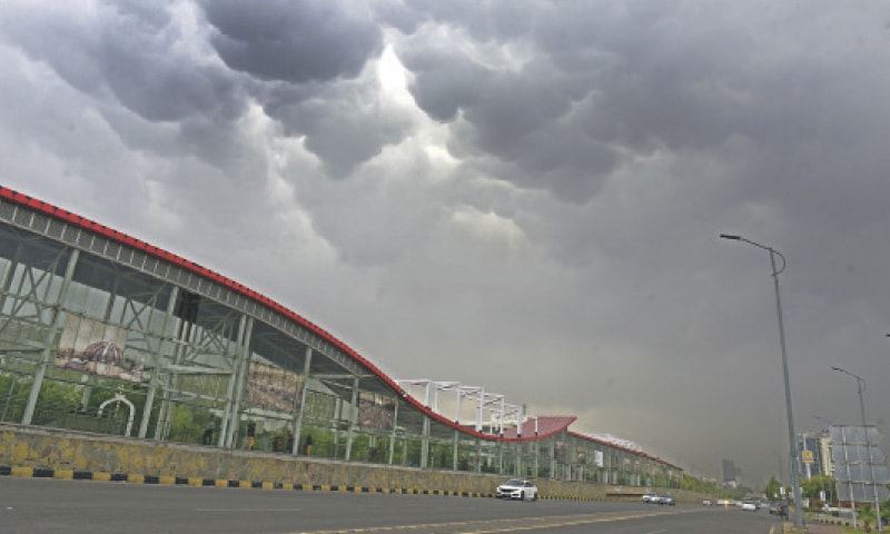 Black clouds hover over Islamabad as thunderstorm accompanied by rain bring the mercury down to 29&deg;C in twin cities on Thursday. &mdash; Photo by Mohammad Asim