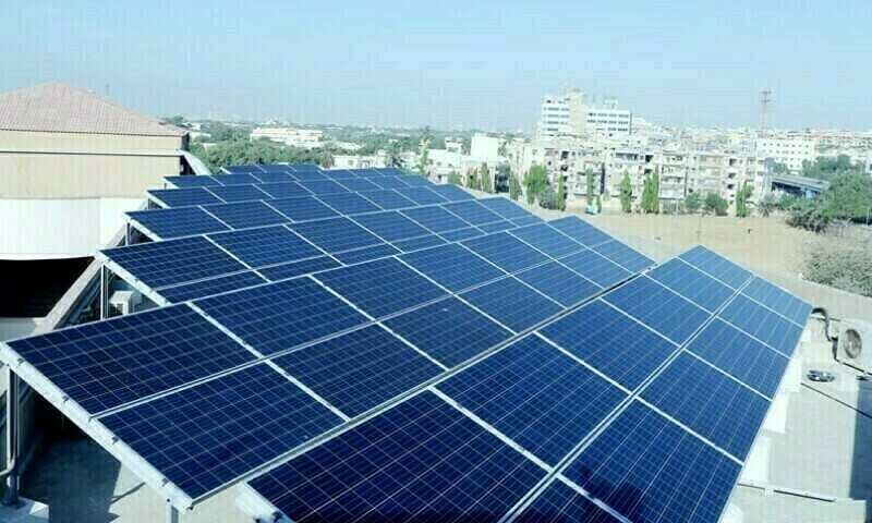 اندازہ ہے کہ ملک بھر میں درآمد شدہ مجموعی صلاحیت کا صرف نصف حصہ نصب کیا گیا ہے
—فائل فوٹو: ڈان اندازہ ہے کہ ملک بھر میں درآمد شدہ مجموعی صلاحیت کا صرف نصف حصہ نصب کیا گیا ہے
—فائل فوٹو: ڈان