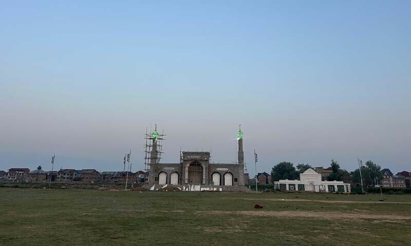 سری نگر کی تاریخی جامع مسجد اور عید گاہ میں عید الاضحیٰ کی نماز ادا نہیں کی جاسکی
&mdash;فوٹو: ایکس/میرواعظ عمر فاروق