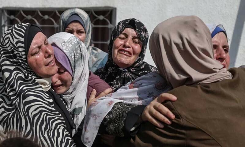 فائرنگ کا واقعہ غزہ شہر کے جنوب میں خوراک کی تقسیم کے مقام پر پیش آیا — فوٹو: اسکرین گریب/ الجزیرہ فائرنگ کا واقعہ غزہ شہر کے جنوب میں خوراک کی تقسیم کے مقام پر پیش آیا — فوٹو: اسکرین گریب/ الجزیرہ