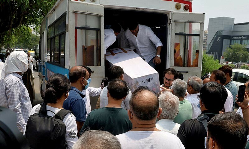 People unload a coffin containing the remains of Megha Mehta, who lost her life in an Air India Boeing 787-8 Dreamliner which crashed during take-off from an airport, for her cremation in Ahmedabad, India on June 15. — Reuters