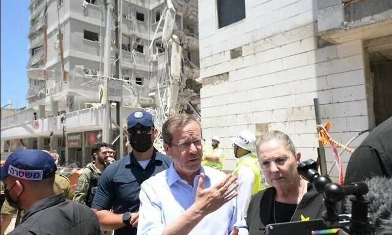 اس علاقے میں درجنوں گھر ایک ہی میزائل سے مکمل طور پر تباہ ہوئے
—فوٹو: ٹائمز آف اسرائیل اس علاقے میں درجنوں گھر ایک ہی میزائل سے مکمل طور پر تباہ ہوئے
—فوٹو: ٹائمز آف اسرائیل