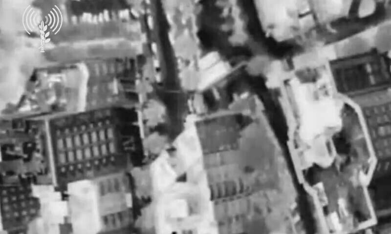 آئی ڈی ایف کے مطابق ان حملوں میں تقریباً 50 جنگی طیاروں نے حصہ لیا تھا
—فوٹو: ایکس آئی ڈی ایف کے مطابق ان حملوں میں تقریباً 50 جنگی طیاروں نے حصہ لیا تھا
—فوٹو: ایکس