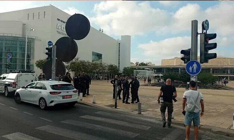 سڑک خالی ہونے کے باوجود اسرائیلی پولیس نے احتجاج کی اجازت نہیں دی۔
—فوٹو: ٹائمز آف اسرائیل سڑک خالی ہونے کے باوجود اسرائیلی پولیس نے احتجاج کی اجازت نہیں دی۔
—فوٹو: ٹائمز آف اسرائیل