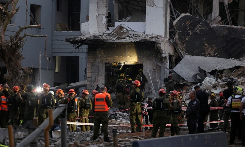 Emergency personnel work at an impact site following a missile attack from Iran on Israel, in Tel Aviv, June 16. —Reuters