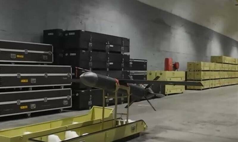 بغیر پائلٹ والی فضائی گاڑی دشمن اہداف کیخلاف خودکش کارروائیوں میں استعمال کی جاتی ہے
&mdash;فوٹو: تسنیم نیوز ایجنسی