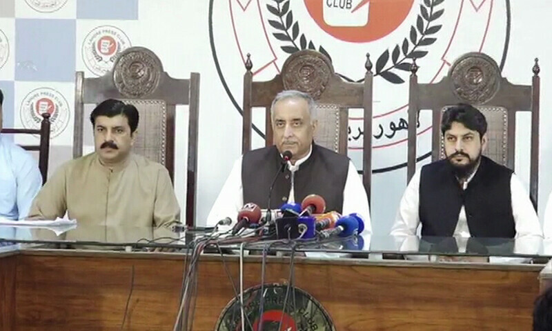 انہوں نے کہا کہ کسان خوشحال ہوگا تو پاکستان میں خوشحالی آئے گی &mdash; فوٹو: ڈان نیوز