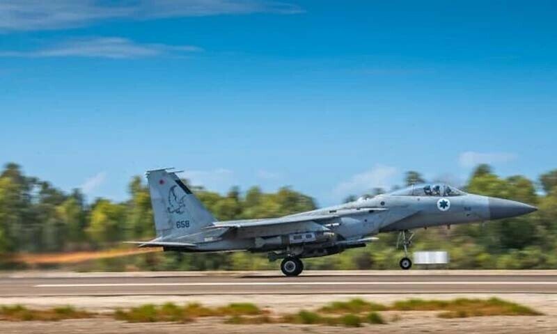 ڈفرین نے کہا کہ اسرائیلی طیارے میزائلوں کے لانچ اور ذخیرہ کرنے کے مقامات پر پرواز کر رہے ہیں
—فوٹو: ٹائمز آف اسرائیل ڈفرین نے کہا کہ اسرائیلی طیارے میزائلوں کے لانچ اور ذخیرہ کرنے کے مقامات پر پرواز کر رہے ہیں
—فوٹو: ٹائمز آف اسرائیل