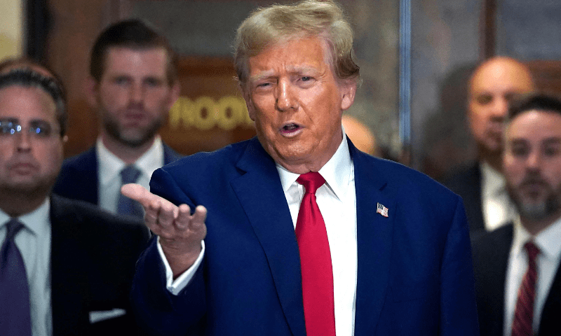 اپریل میں ٹرمپ نے مرکزی بینک کے چیئرمین کو عہدے سے ہٹانے کی دھمکی دی تھی
— فائل فوٹو: اے ایف پی اپریل میں ٹرمپ نے مرکزی بینک کے چیئرمین کو عہدے سے ہٹانے کی دھمکی دی تھی
— فائل فوٹو: اے ایف پی