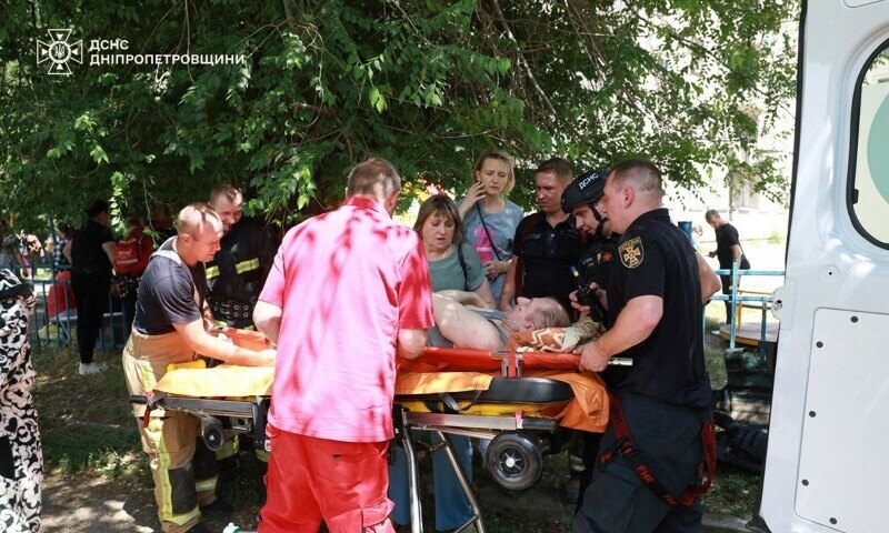 Rescuers carry a man into an ambulance vehicle after he was injured during a Russian missile strike, amid Russia’s attack on Ukraine, in Dnipropetrovsk region, Ukraine, June 24. — Reuters